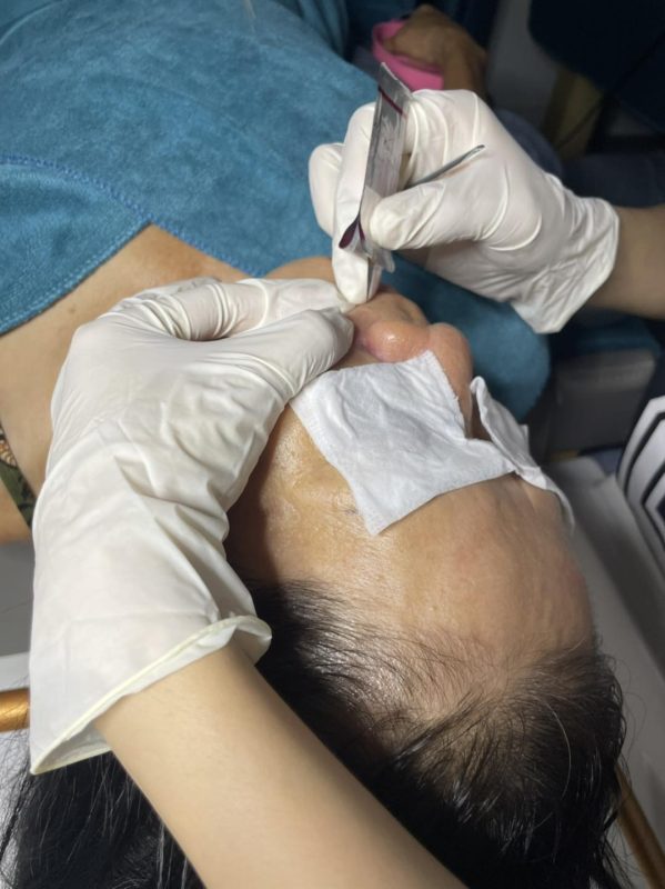 Đắp mặt nạ thiên nhiên thuy tien spa 8